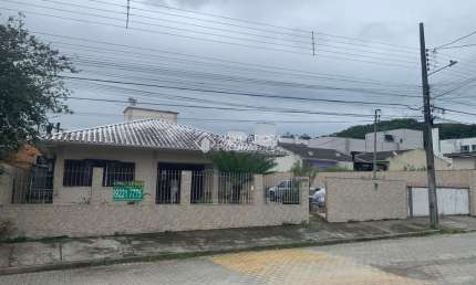 Casa com 3 quartos à venda na Rua Luiz Aléssio Lenhani, 395, São Sebastião, Palhoça, 170 m2 por R$ 748.000