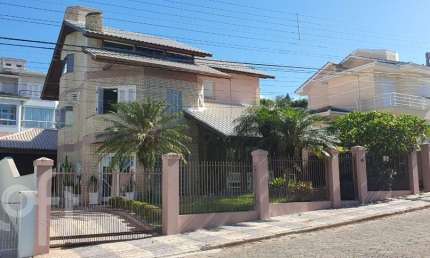 Casa em condomínio fechado com 4 quartos à venda na Rua Laélia Purpurata, 96, João Paulo, Florianópolis, 412 m2 por R$ 2.470.000