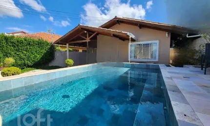 Casa com 3 quartos à venda na Rua Acadêmico Reinaldo Consoni, 679, Córrego Grande, Florianópolis, 210 m2 por R$ 1.768.000