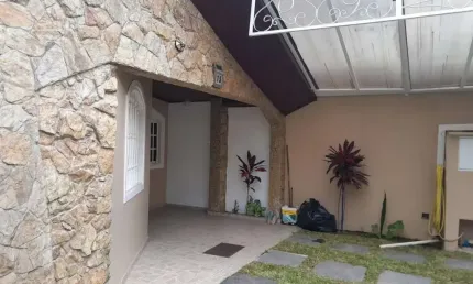 Casa com 3 quartos à venda na Coronel Benedito Elpídio Hidalgo, 15, Jardim Independência, Taubaté, 180 m2 por R$ 820.000