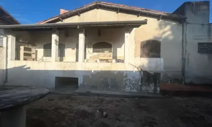 Casa com 1 quarto à venda na Avenida José Olegário de Barros, 651, Areao, Taubaté, 166 m2 por R$ 170.000