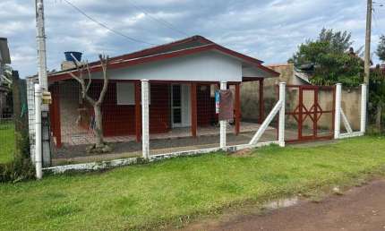 Casa com 2 quartos à venda na Travessa Pedrão, 1092, Centro, Balneário Pinhal, 155 m2 por R$ 140.000