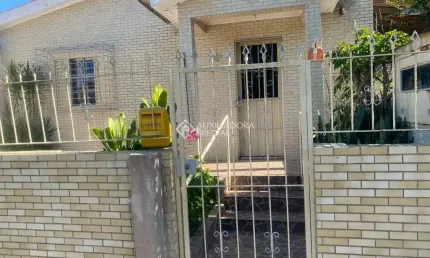 Casa com 5 quartos à venda na Rua Itacurubi, 35, Vila Nova, Porto Alegre, 100 m2 por R$ 330.000