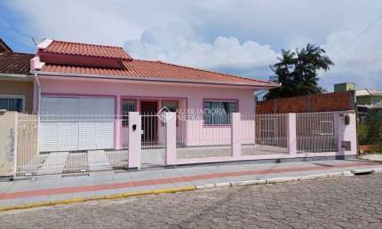 Casa com 2 quartos à venda na Prefeito Avelino Muller, 155, Vendaval, Biguaçu, 85 m2 por R$ 590.000