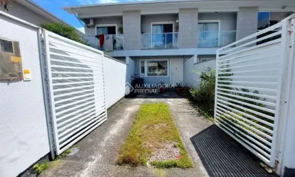 Casa com 2 quartos à venda na Rua Sargento Aldo Genésio Martins, 177, Nova Palhoça, Palhoça, 66 m2 por R$ 400.000