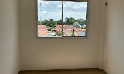 Alugo apto no condomínio estilo golf bairro aleixo ao lado do campo de golf da moto honda, 2 quartos sendo 1 suíte uma vaga de garagem cond fechado segurança 24 hs piscina salão festas academia tratar