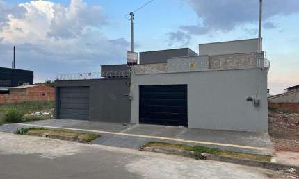 Casa para Venda em Aparecida de Goiânia, Jardim Veneza, 3 dormitórios, 1 suíte, 2 banheiros, 2 vagas