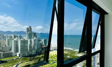 Apartamento com 4 quartos à venda na Rua 315, 150, Meia Praia, Itapema