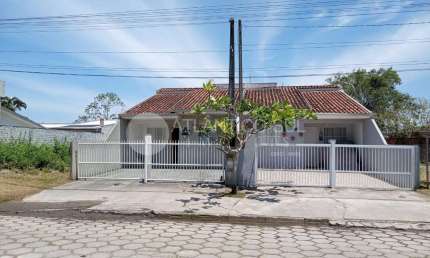 Casa com 02 suítes, piscina, banheira hidromassagem - Monções, Pontal do Paraná