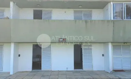 Sobrado  beira mar com 3 quartos, sacada para o mar, 2 banheiros, sala, cozinha