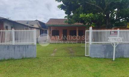 Casa na Praia com 3 Quartos, 1 Sala, 1 Cozinha, 1 Banheiro social, Varanda