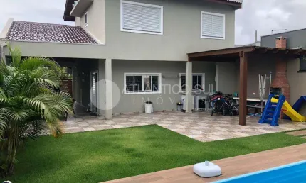 Sobrado no litoral , 4 quartos com ar condicionado quente frio, ampla sala, 2 wc