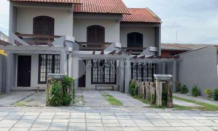 Excelente oportunidade de compra 03 sobrados na  Beira Mar em Shangri-lá