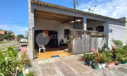 Excelente imóvel de esquina localizado em praia de leste a 180 metros do mar
