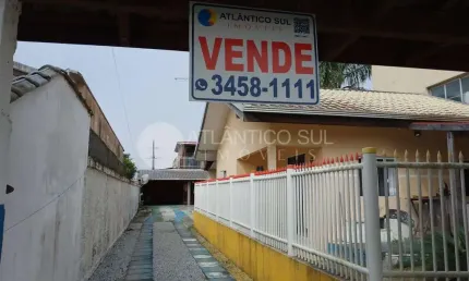 Duas casa no mesmo terreno, praia de leste, pontal do parana - pr