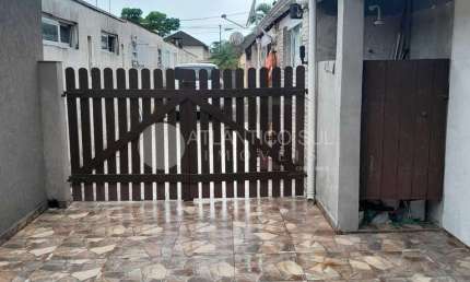 Casa em Matinhos com 3 quartos   sendo 1 suíte  a 290 metros do mar em Matinhos
