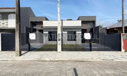 Casa à venda, a 250 metros do mar no balneário  costa azul, matinhos - pr