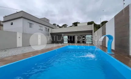 Casa com piscina e amplo quintal à venda, gaivotas, matinhos - pr