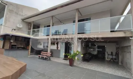 Casa com piscina, a 300 metros do mar em praia de leste, pontal do parana - pr