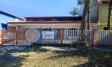 Casa à venda, 200 metros do mar, no balneáro caravelas, matinhos - pr