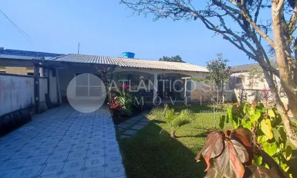 Casa e edícula com 04 dormitórios e piscina, gaivotas, matinhos -