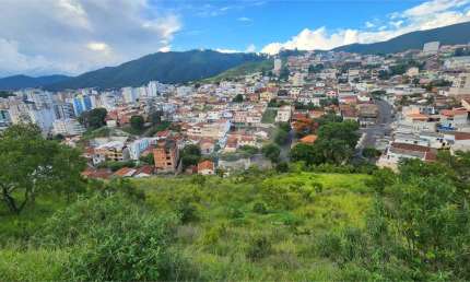 Terreno à venda na Princesa Isabel, Jardim Cascatinha, Poços de Caldas