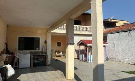 Oportunidade!! Sobrado com 300 m² de área, 3 Quartos e 2 banheiros à Venda - Jd