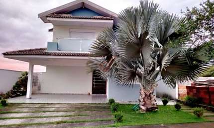 Sobrado à Venda no Residencial Terras do Vale em Caçapava.