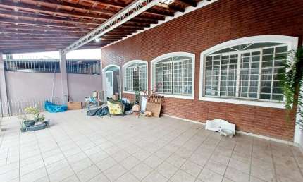 Casa à Venda - 3 dormitórios sendo 1 suíte - Vila Tatetuba - São José dos Campos