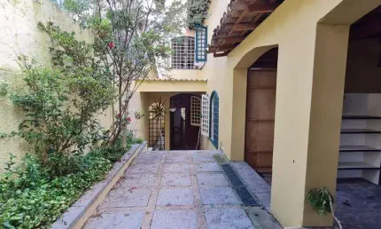 Casa tipo para venda em Morumbi com 5 quartos, sendo 3 suítes, 306m²