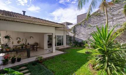 Casa tipo para venda com 3 quartos, sendo 1 suíte, 204m²