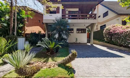 Casa em condomínio para venda em Alphaville com 4 quartos, sendo 2 suítes, 285m²