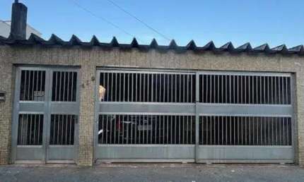Casa tipo para venda com 4 quartos, sendo 1 suíte, 200m²