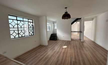 Casa tipo para venda com 2 quartos, sendo 1 suíte, 155m²