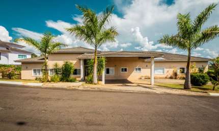 Casa em condomínio para venda e locação com 6 quartos, sendo 6 suítes, 850m²