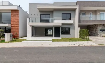 Casa em Condomínio, 03 Suítes, 04 Vagas, conceito aberto