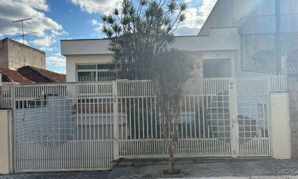 Excelente casa tipo para venda com 4 quartos, sendo 2 suítes, 256m²