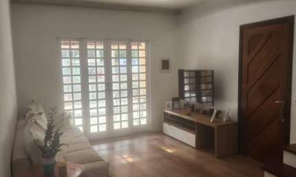 Excelente casa tipo para venda com 4 quartos, sendo 1 suíte, 180m²