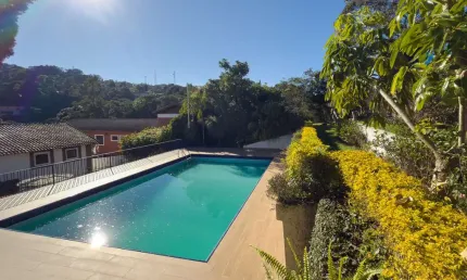 Elegante casa em condomínio para locação com 3 quartos, 300m²