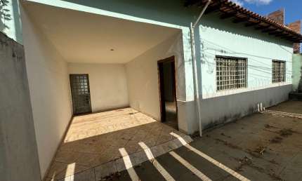 Casa com 3 quartos à venda na Rua Ercílio Furlaneto, 22, Vigilato Pereira, Uberlândia