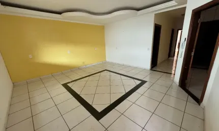 Casa com 3 quartos à venda na Rua Luiz Roberto Alcântara, 20, Alto Umuarama, Uberlândia