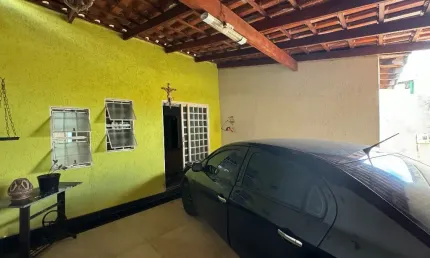 Casa com 3 quartos à venda na Rua Congresso, Parque das Laranjeiras, Uberlândia