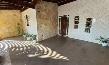 Casa Bairro Martins Excelente Estrutura Aceita Permuta