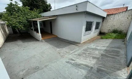 Casa com 3 quartos à venda na Rua Ângelo Testa, Osvaldo Rezende, Uberlândia