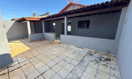 Casa com 2 quartos à venda na Rua Congresso, 359, Parque das Laranjeiras, Uberlândia