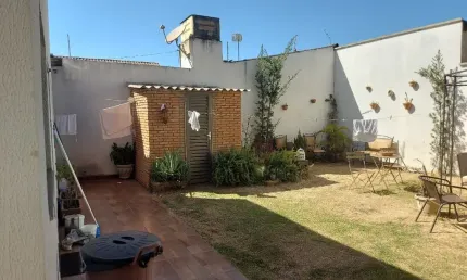 Casa com 3 quartos à venda na Rua Hilário Gomes Rodrigues, São Jorge, Uberlândia