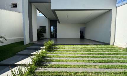 Casa com 3 quartos à venda na Cidade Jardim, Uberlândia 