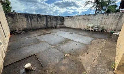 Casa com 3 quartos à venda na Alameda Antonio Cláudio Ricardo Souza, Chácaras Jardim Holanda, Uberlândia