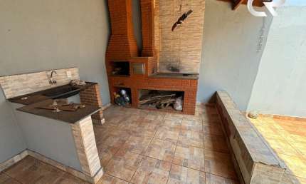 Casa em condomínio fechado com 3 quartos à venda na Rua Congresso, Parque das Laranjeiras, Uberlândia