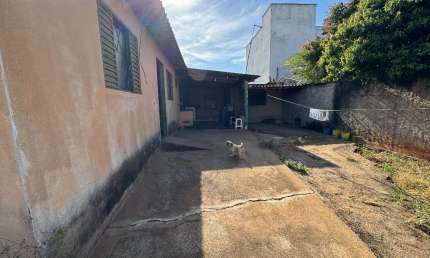 Casa com 2 quartos à venda na Rua Tamar, Jardim Canaã, Uberlândia